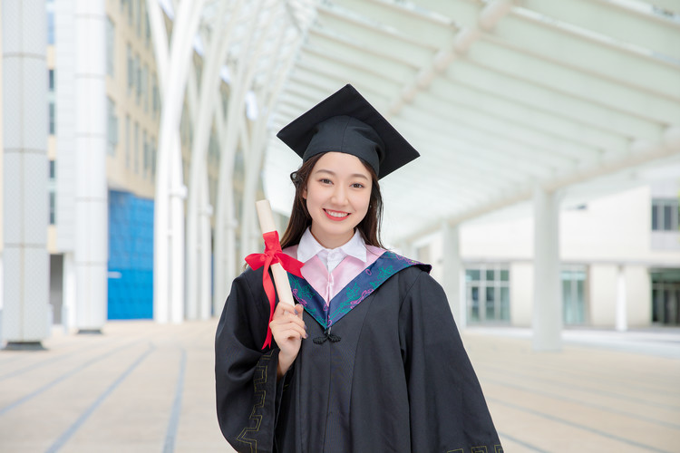 辽宁师范大学(LNNU)2025录取预测：近三年各省分数线趋势与报考策略