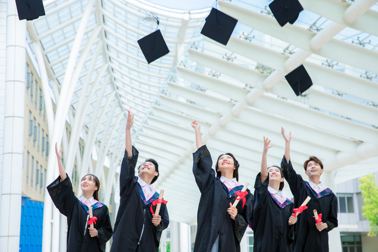 2025楚雄师范学院(Chuxiong Normal University)录取预测：近三年各省分数线趋势与报考策略