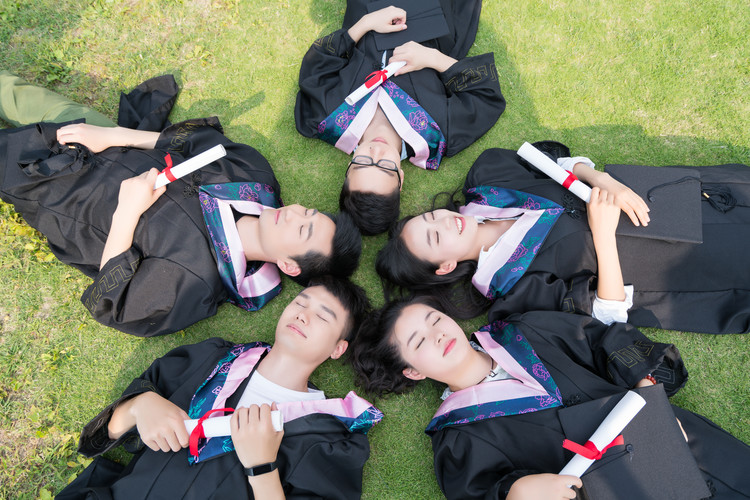 湖北民族大学(Hubei Minzu University)2025录取预测：近三年各省分数线趋势与报考策略