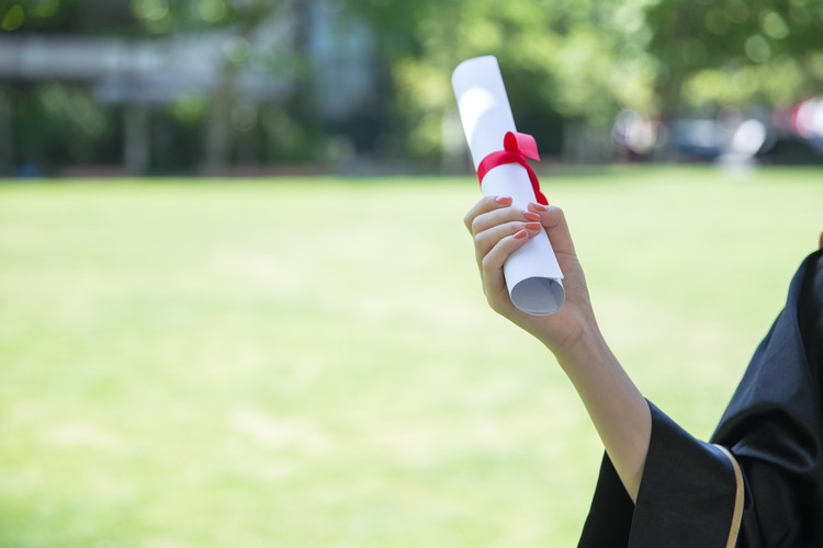 西安石油大学(Xi'an Shiyou University)2025报考指南：近三年各省录取分数线趋势分析