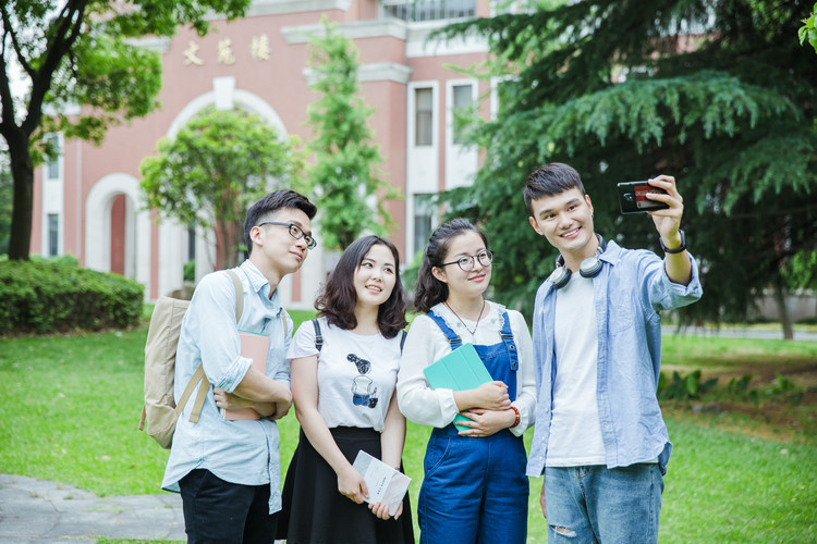 2025华南理工大学（SCUT）录取预测：基于2022-2024年各省分数线大数据分析