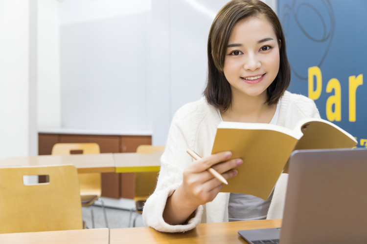 井冈山大学(Jinggangshan University)2025录取预测：近三年各省分数线深度解析与报考策略