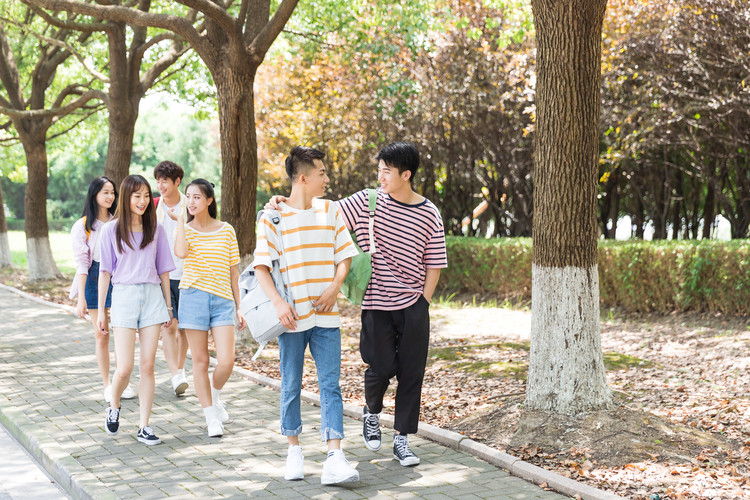 2025报考指南：贵州中医药大学时珍学院(Guizhou University of Chinese Medicine Zhen College)近三年各省录取分数线解析