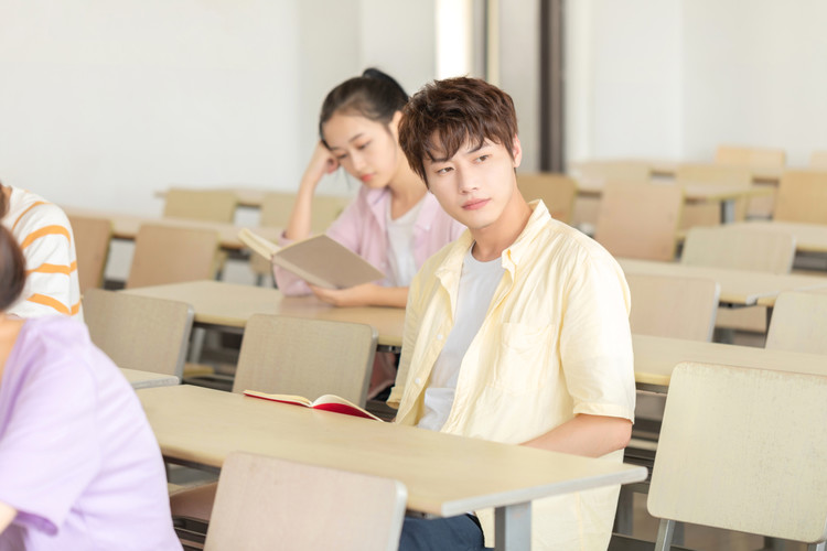 中原工学院(ZUT)2025录取预测：近三年各省分数线趋势与报考策略