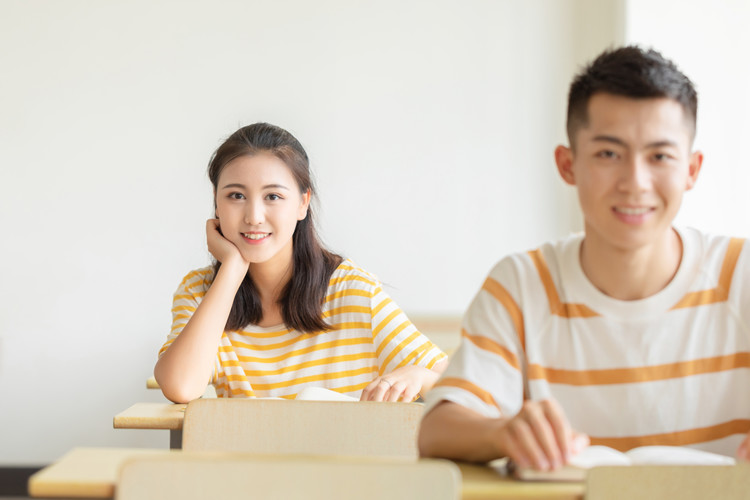 黑龙江工程学院(HEGC)2025录取预测：近三年各省分数线深度解析与报考策略