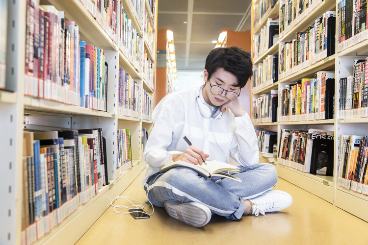 2025年贵州民族大学(GZUCM)录取分数线预测：基于2022-2024年各省数据深度分析