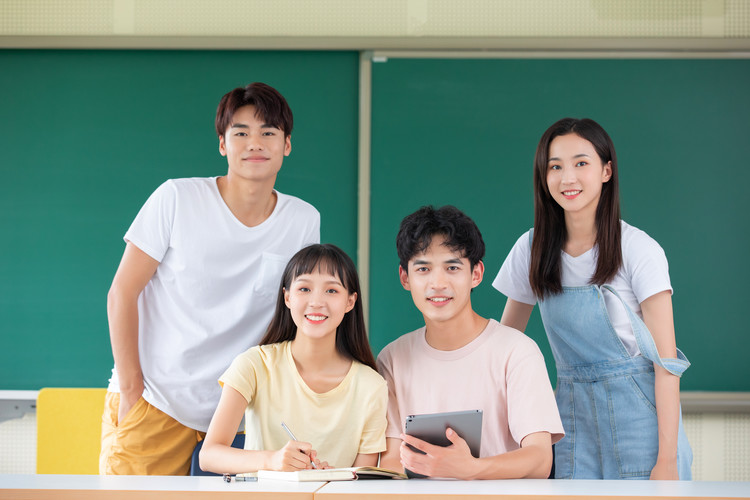 2025年齐齐哈尔医学院(Qiqihar Medical University)录取预测：基于2022-2024年各省分数线深度解析