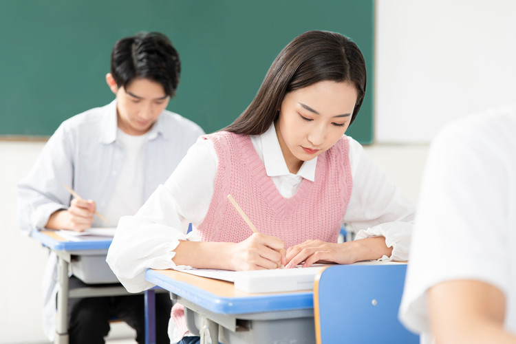 上海师范大学天华学院(STHU)2025报考指南：近三年各省录取分数线深度解析