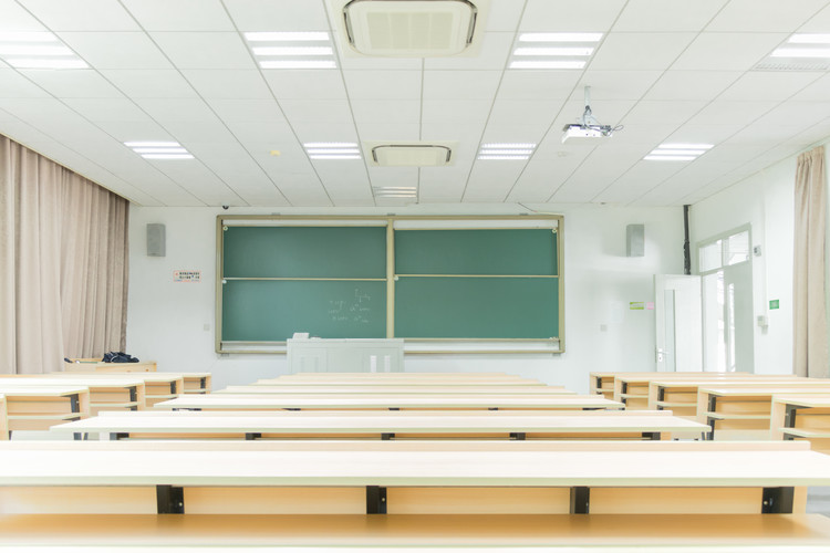 长春光华学院四川录取数据全解析：2022-2024年文理科分数线与位次趋势