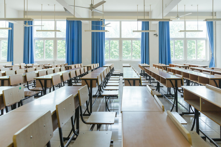 西安财经大学行知学院(XUFE)2022-2024录取趋势分析：2025年报考分数线预测指南