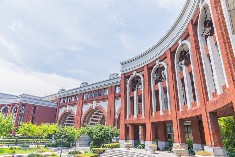 天津职业技术师范大学(TUT)2025报考指南：近三年各省录取分数线趋势分析