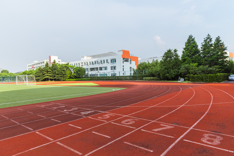 2022-2024年海南热带海洋学院(中外合作)四川招生数据：分数线趋势与专业录取详情