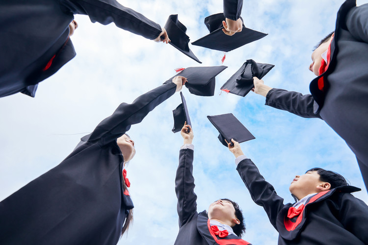 2025重庆考生必读：上海财经大学录取数据深度解析（含2024分数线与位次）