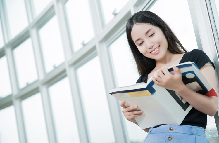 西藏民族大学(XZMU)2025报考指南：近三年各省录取分数线趋势分析